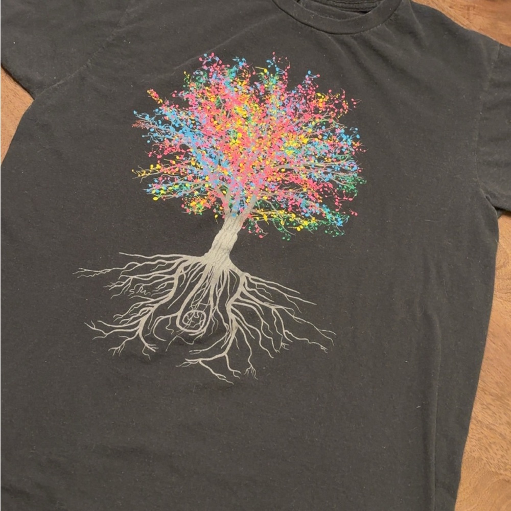 Colorful Tree Graphic T-Shirt (Large?)